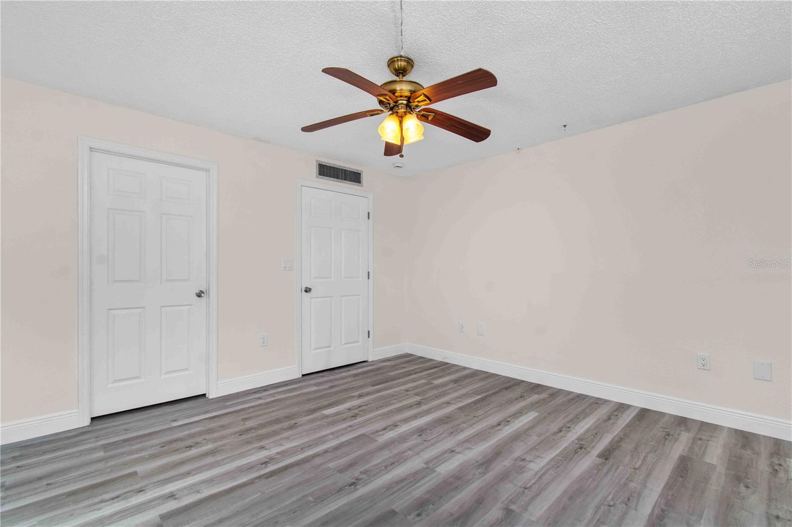 TREASURE ISLAND TENNIS & YACHT CLUB - Residential Lease