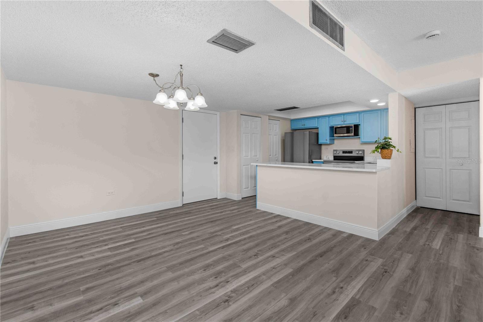 TREASURE ISLAND TENNIS & YACHT CLUB - Residential Lease