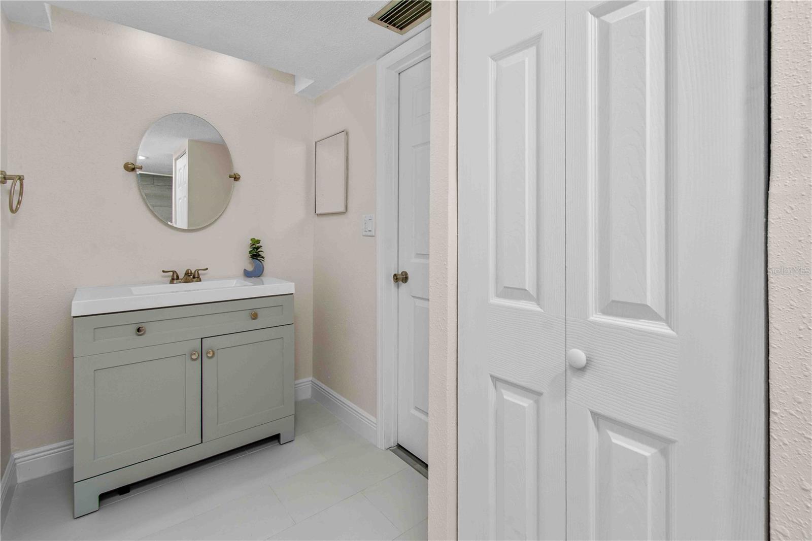 TREASURE ISLAND TENNIS & YACHT CLUB - Residential Lease