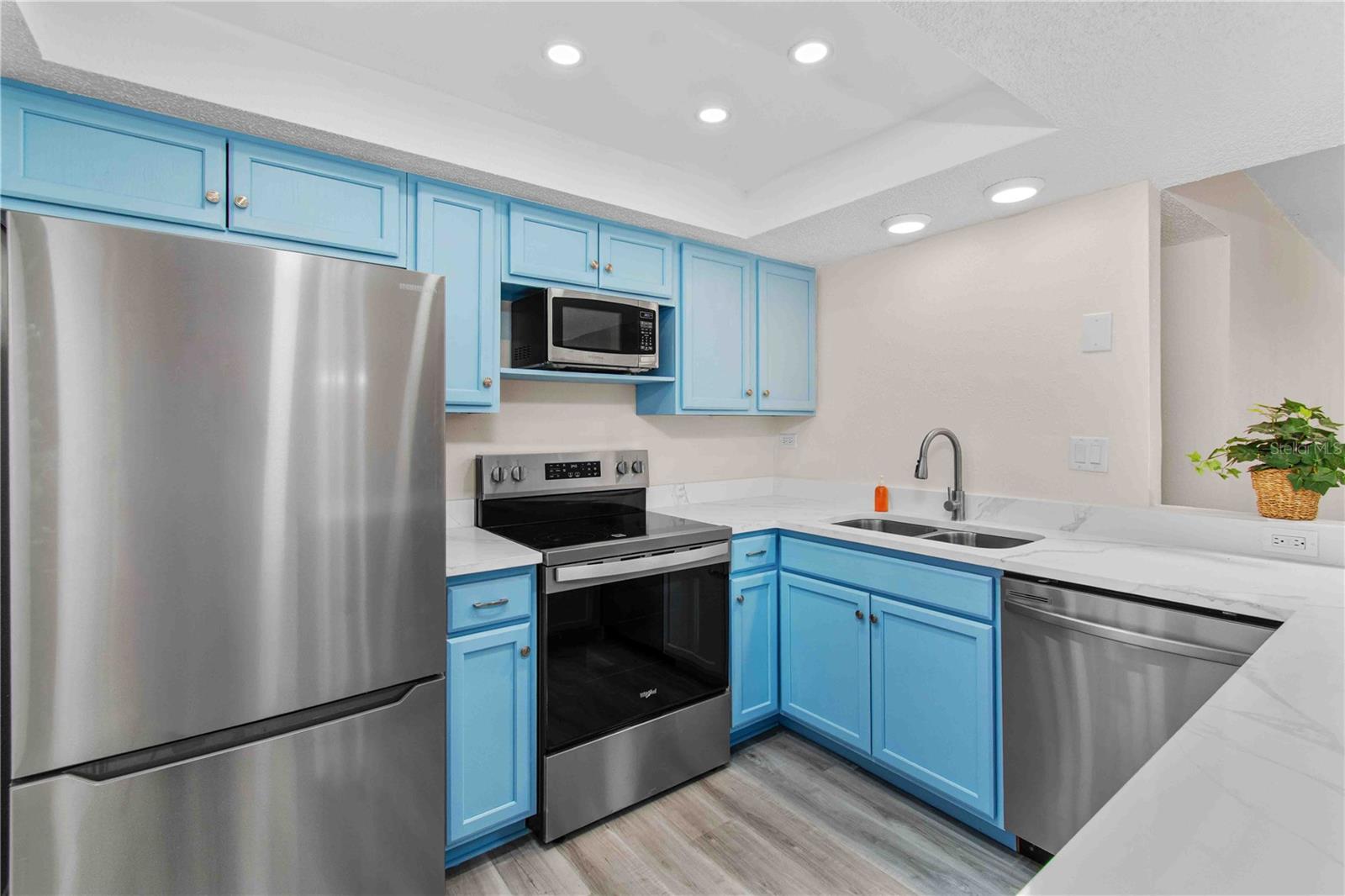 TREASURE ISLAND TENNIS & YACHT CLUB - Residential Lease