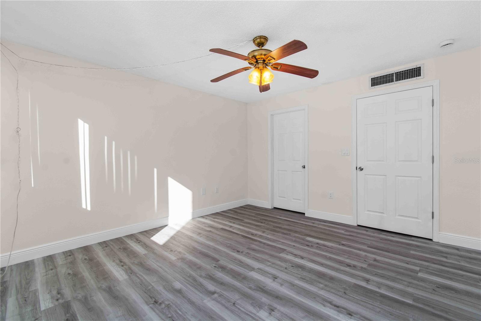 TREASURE ISLAND TENNIS & YACHT CLUB - Residential Lease