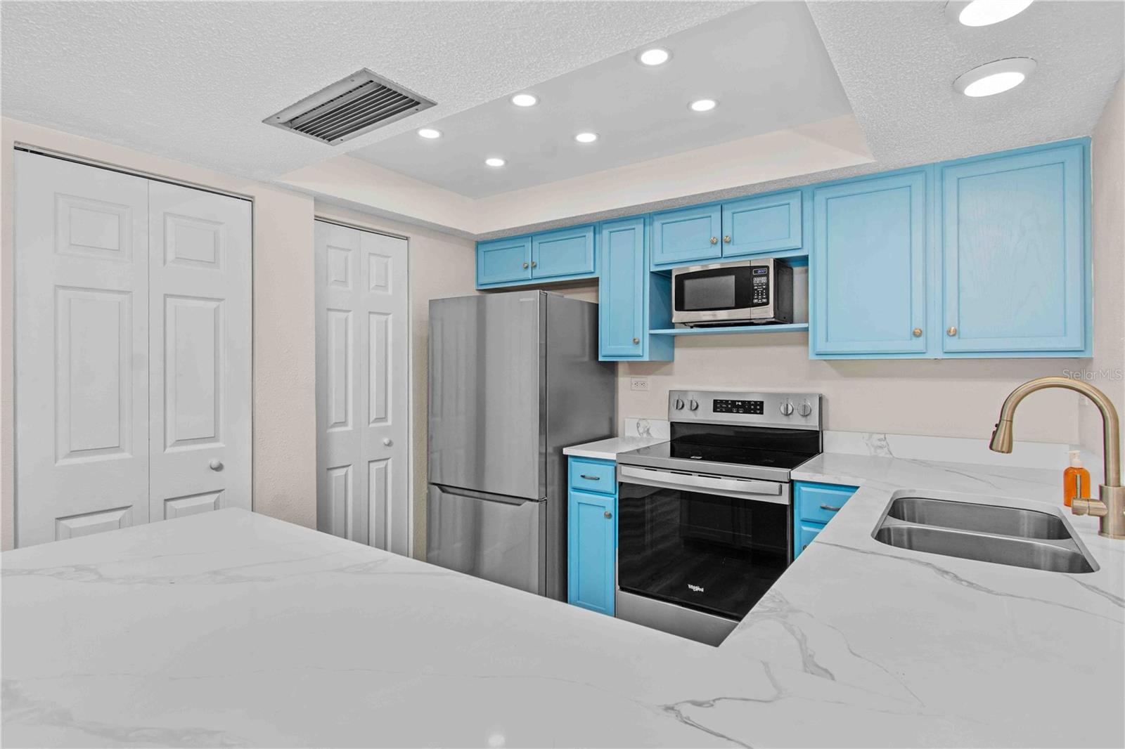 TREASURE ISLAND TENNIS & YACHT CLUB - Residential Lease