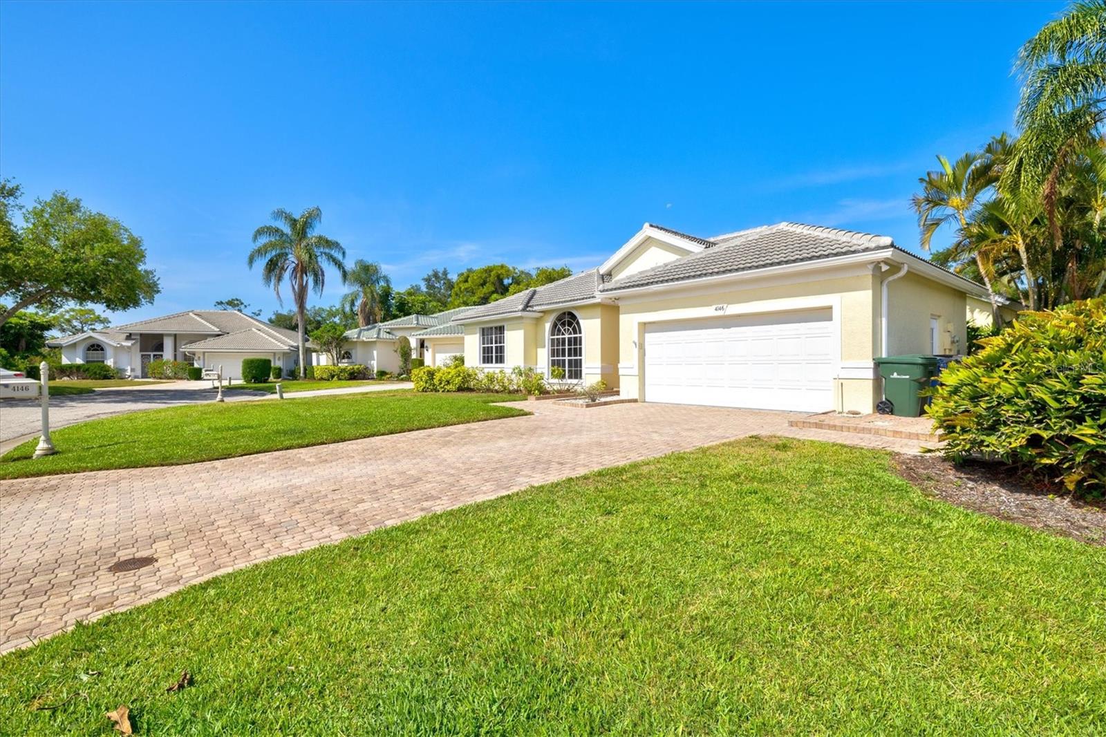 HUNTINGTON POINTE - Residential