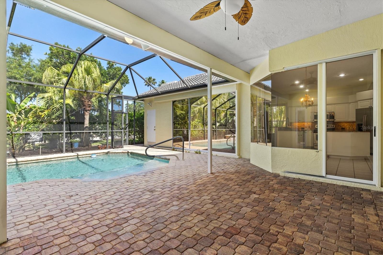 HUNTINGTON POINTE - Residential