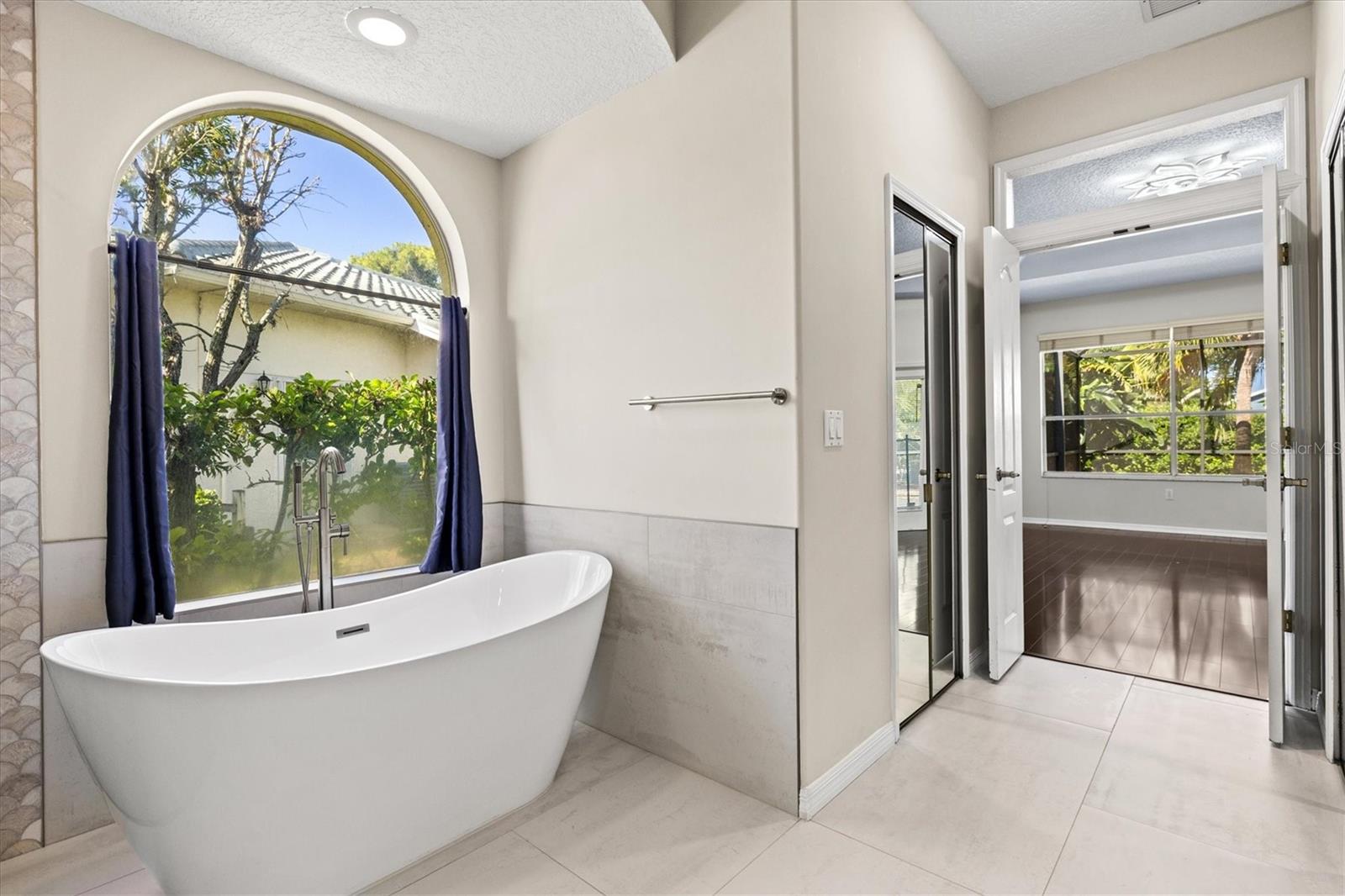 HUNTINGTON POINTE - Residential