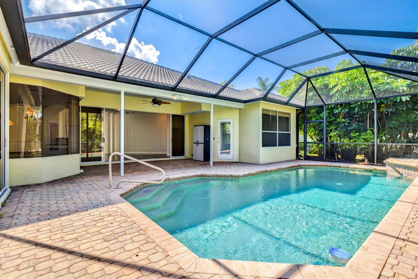 HUNTINGTON POINTE - Residential