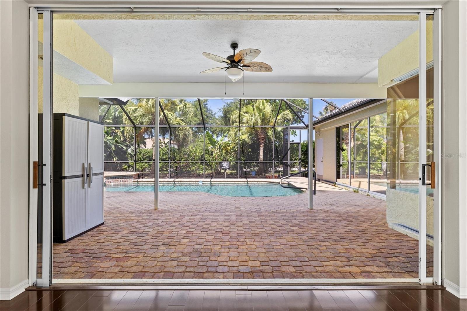 HUNTINGTON POINTE - Residential