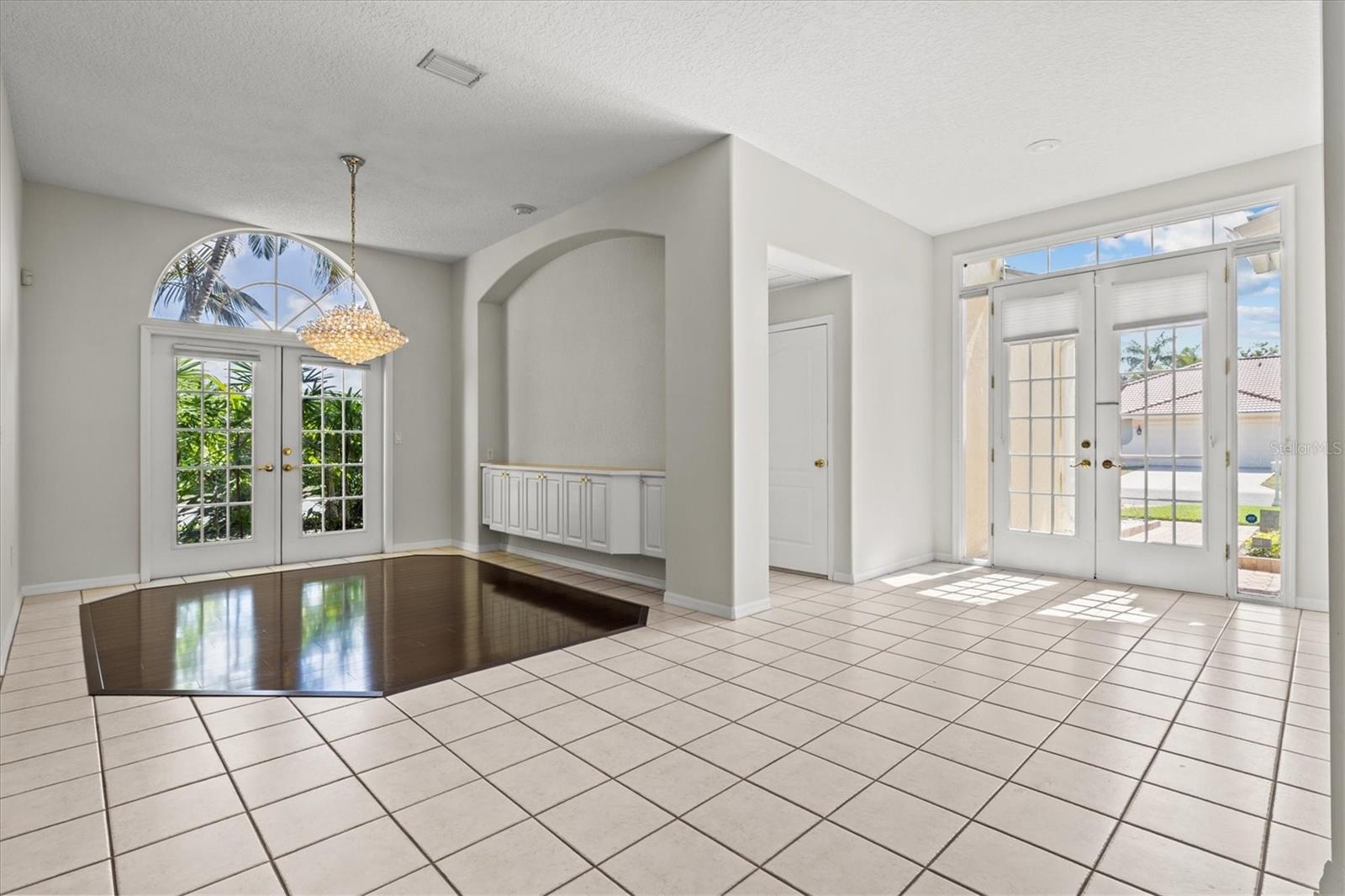 HUNTINGTON POINTE - Residential