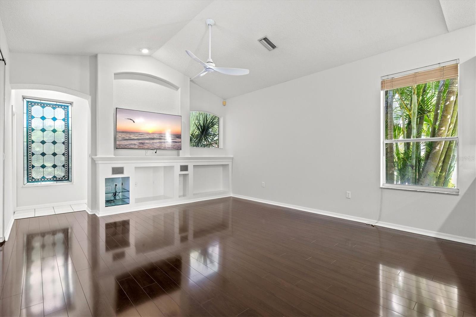 HUNTINGTON POINTE - Residential