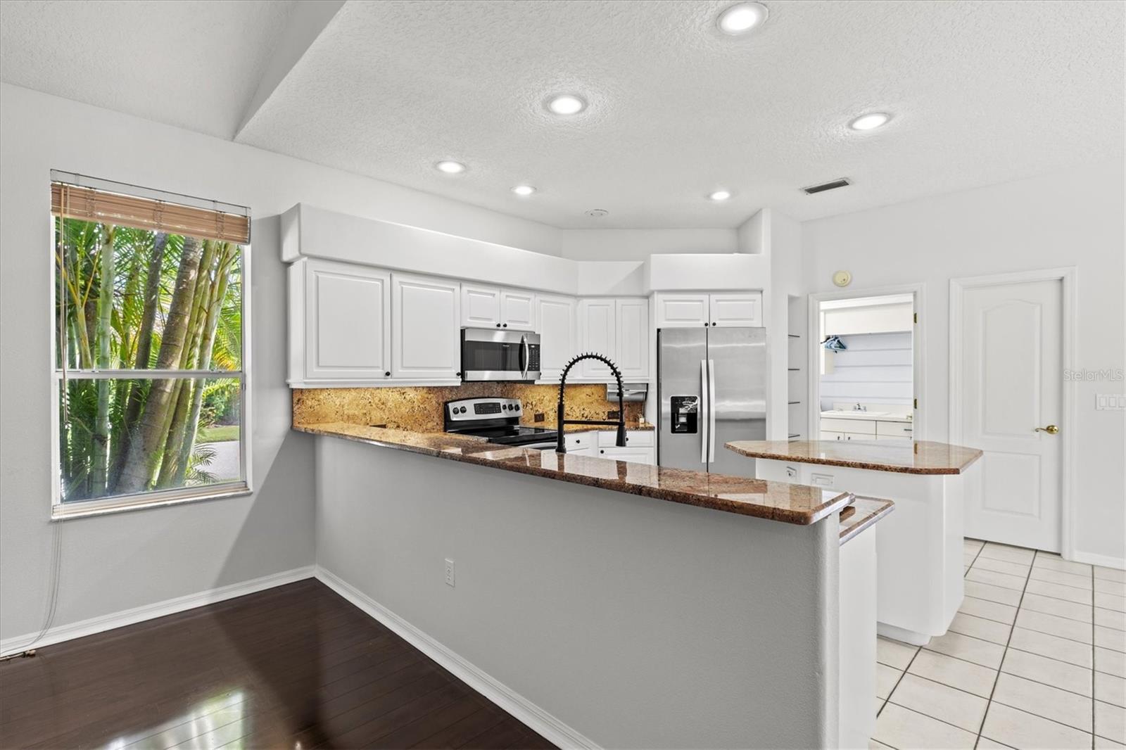 HUNTINGTON POINTE - Residential