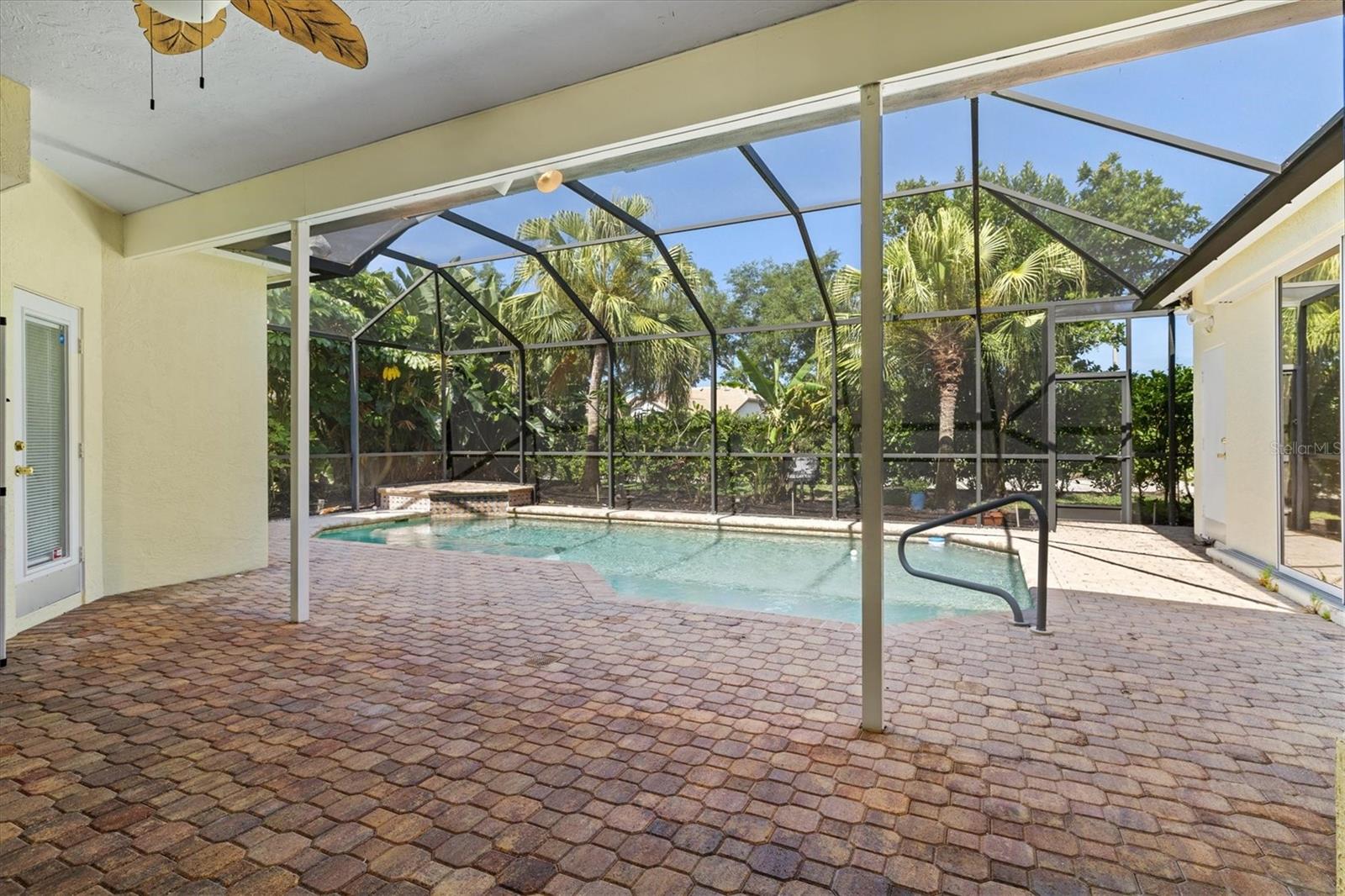 HUNTINGTON POINTE - Residential