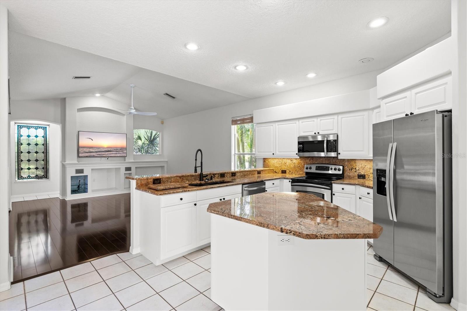 HUNTINGTON POINTE - Residential