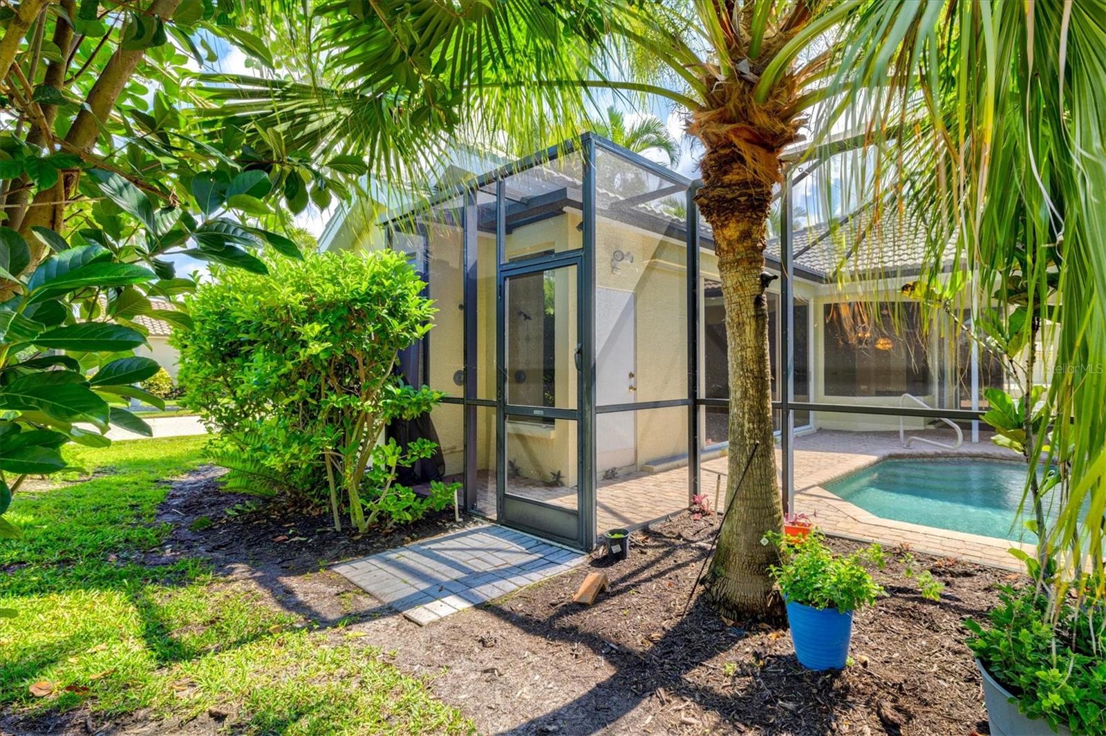 HUNTINGTON POINTE - Residential