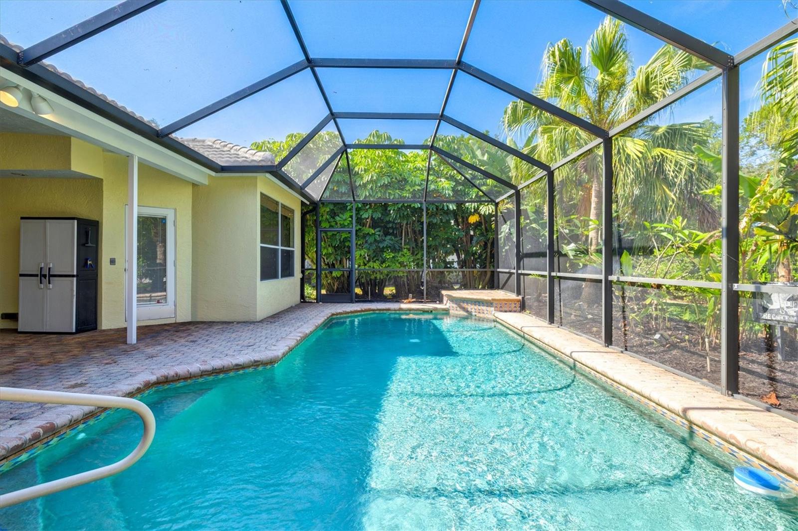 HUNTINGTON POINTE - Residential