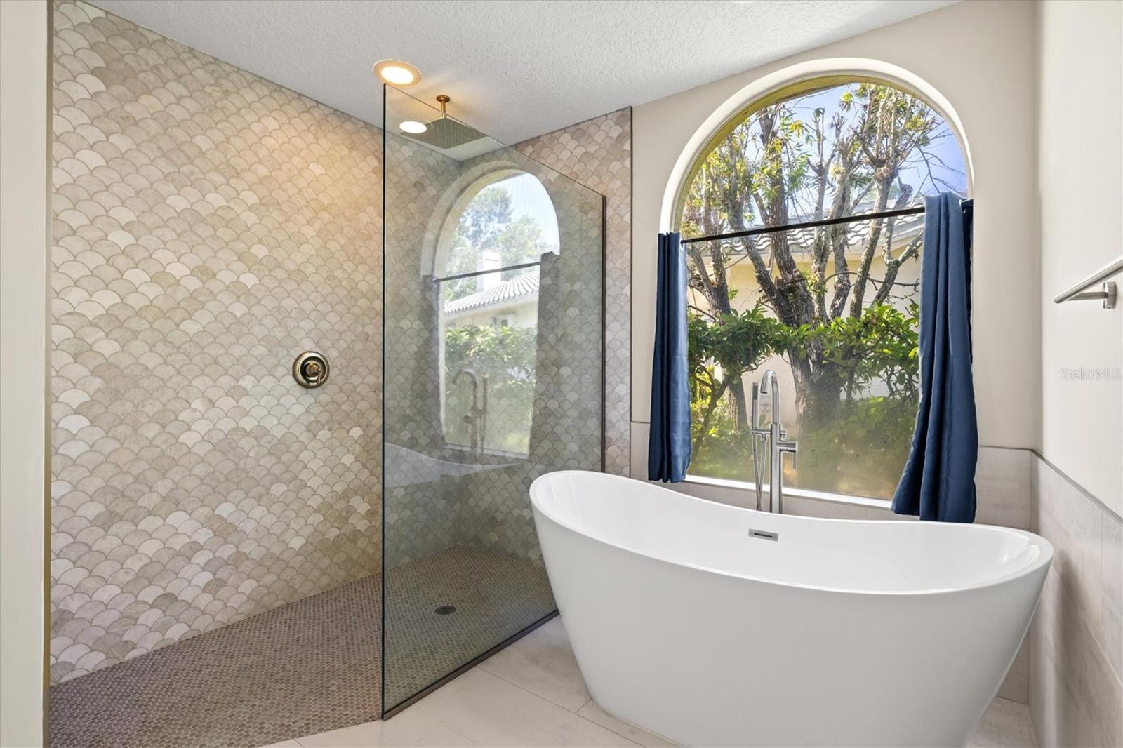 HUNTINGTON POINTE - Residential