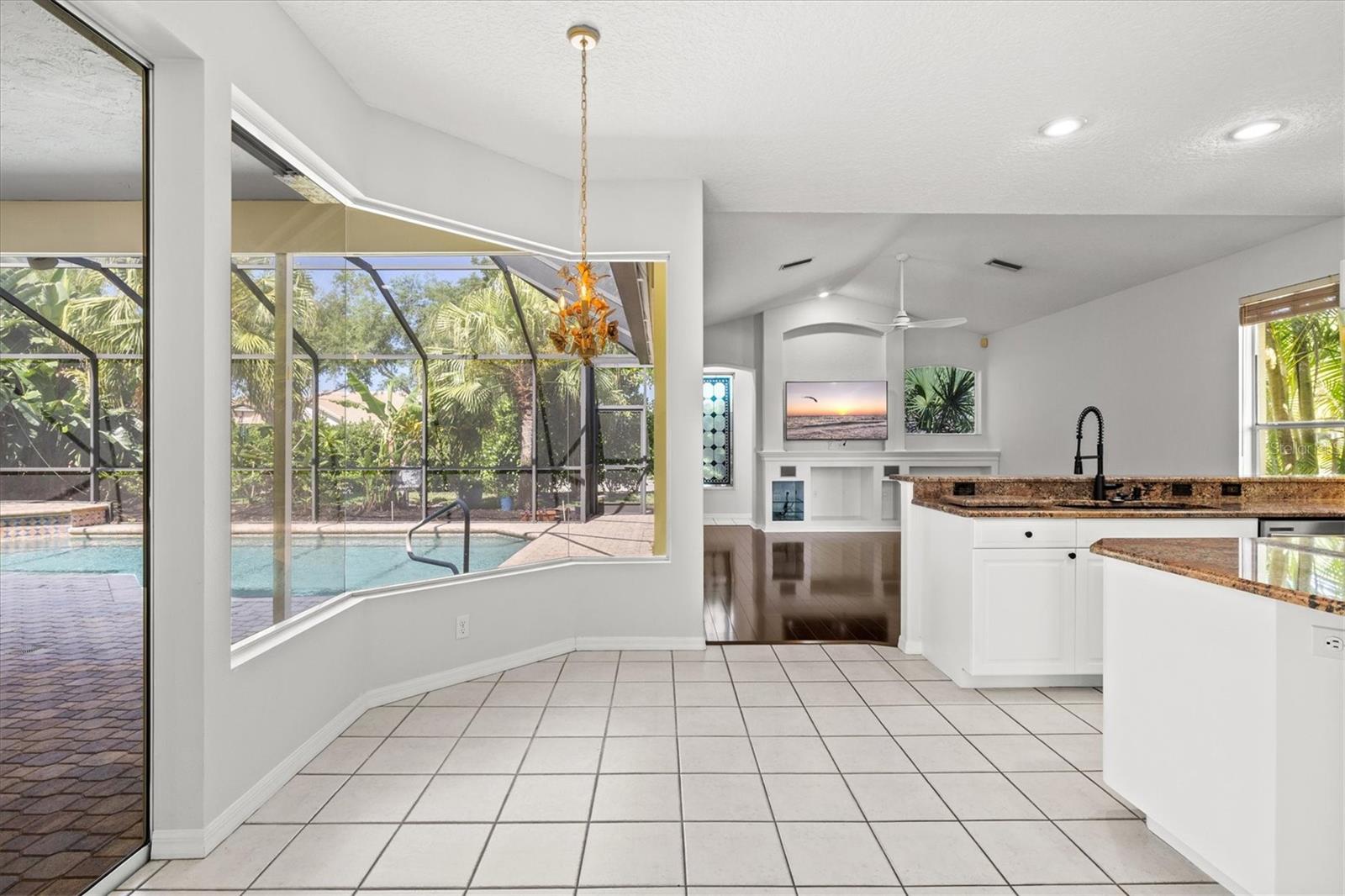 HUNTINGTON POINTE - Residential