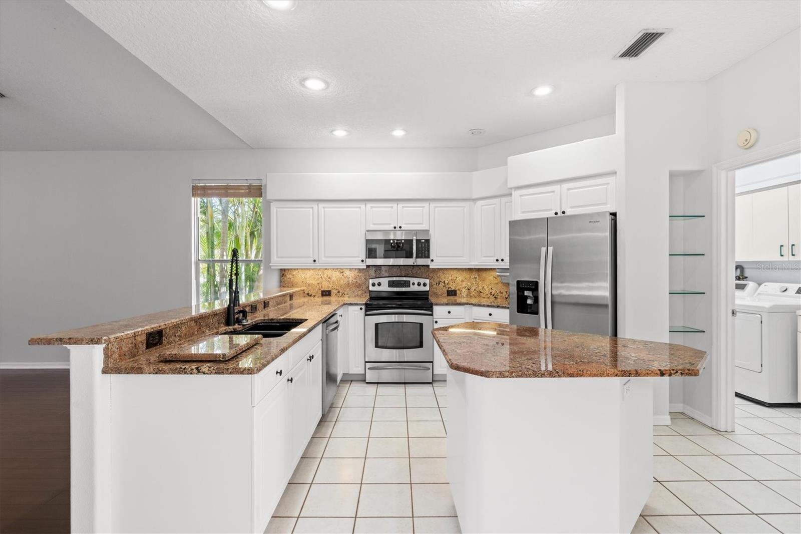 HUNTINGTON POINTE - Residential