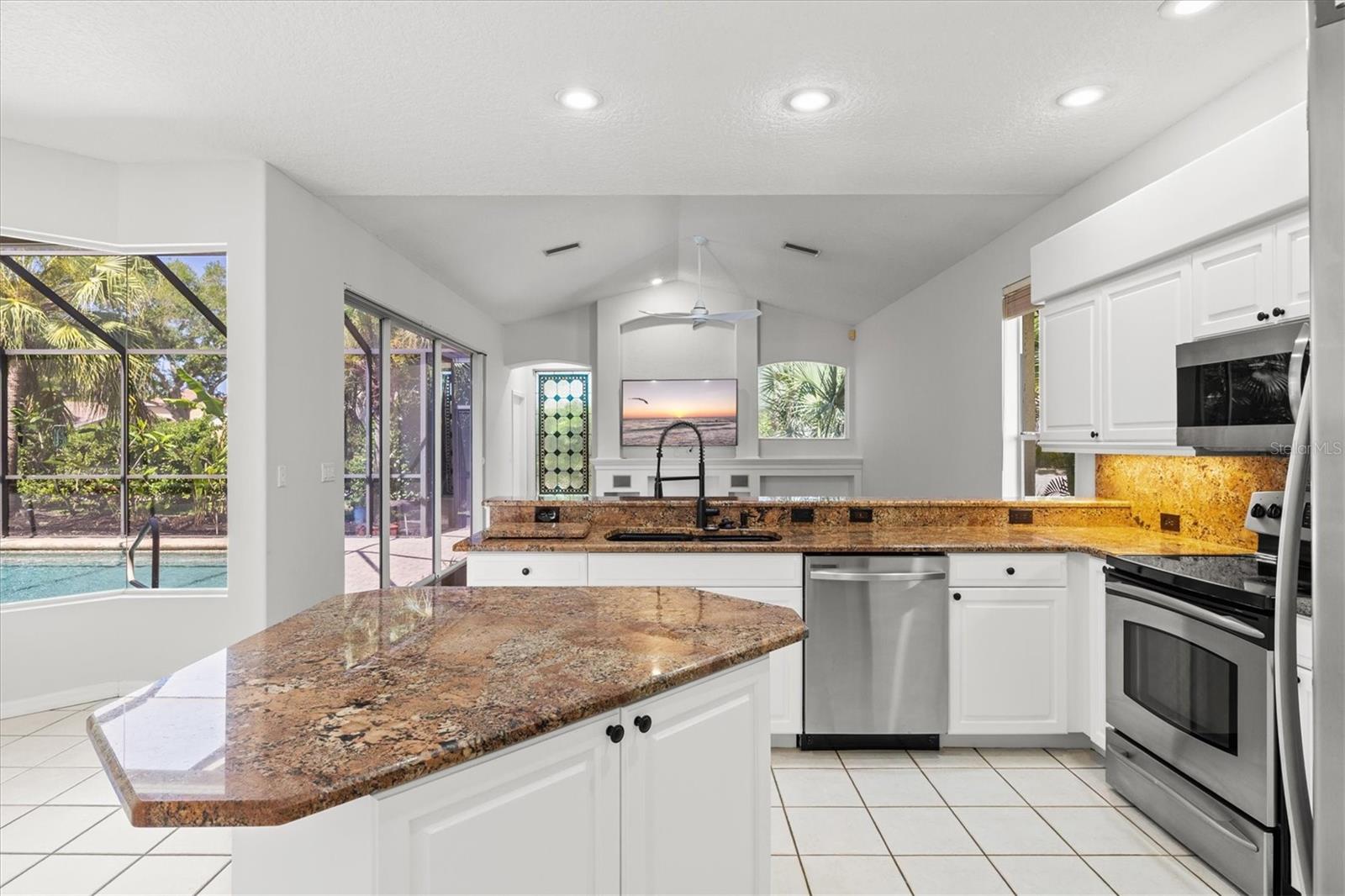 HUNTINGTON POINTE - Residential