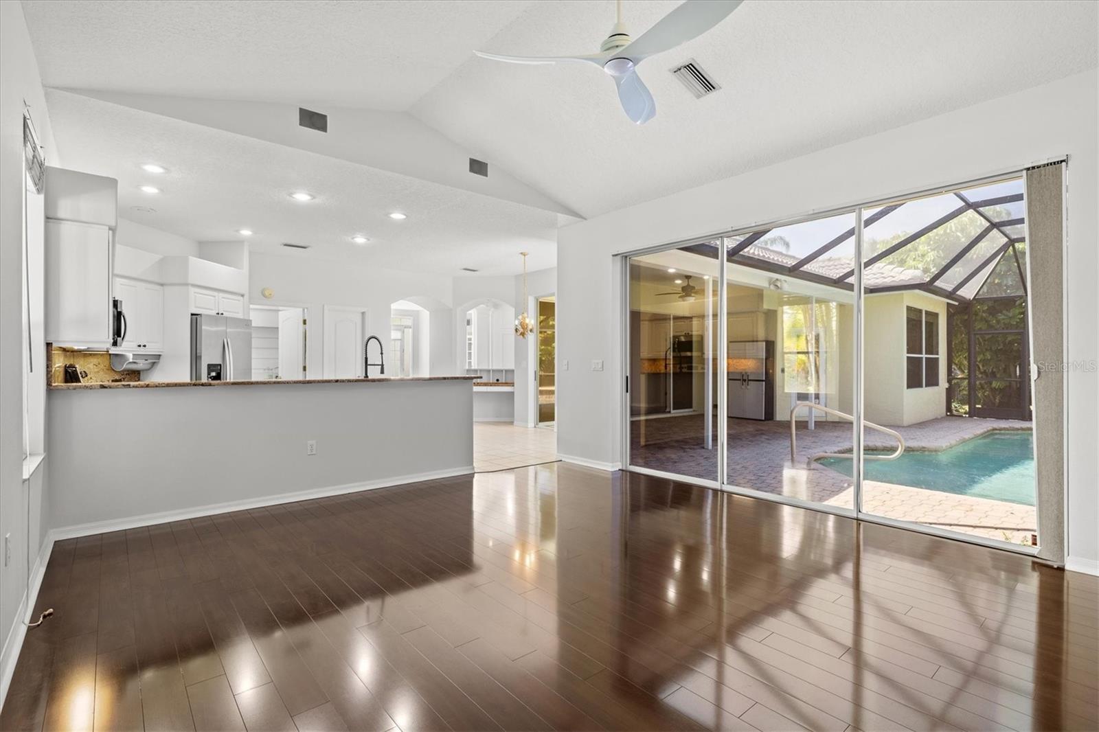 HUNTINGTON POINTE - Residential