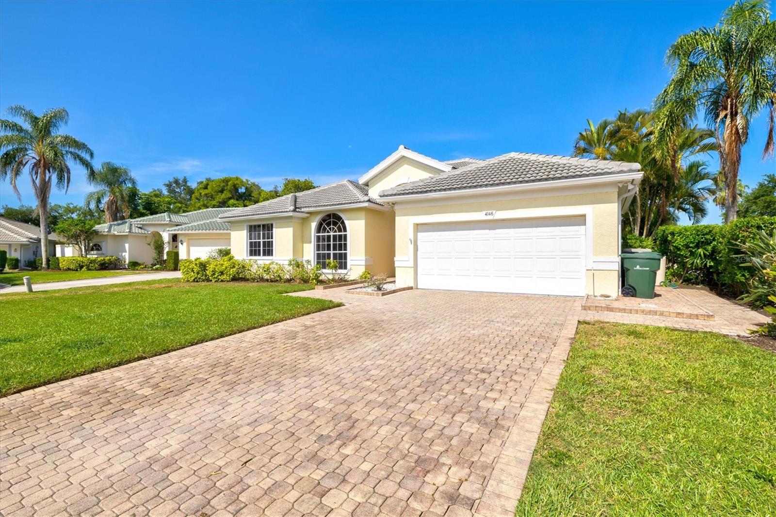 HUNTINGTON POINTE - Residential