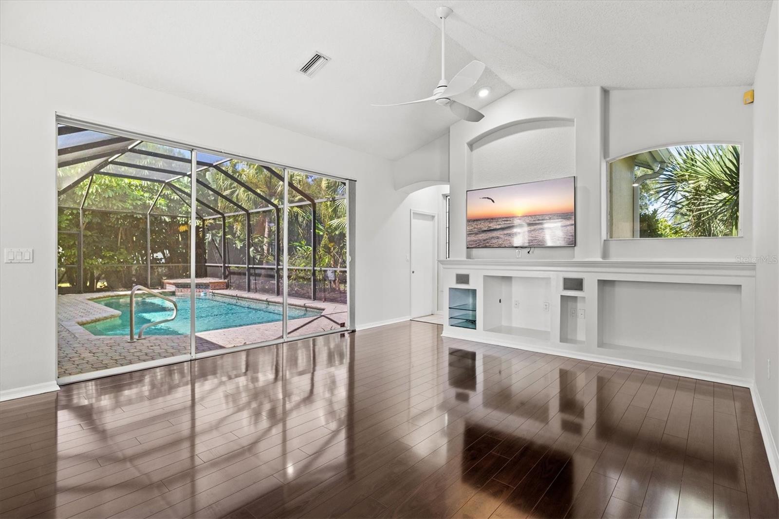 HUNTINGTON POINTE - Residential