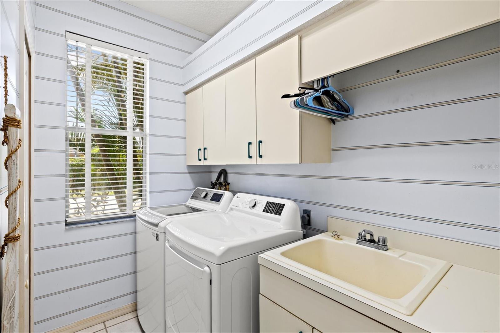 HUNTINGTON POINTE - Residential