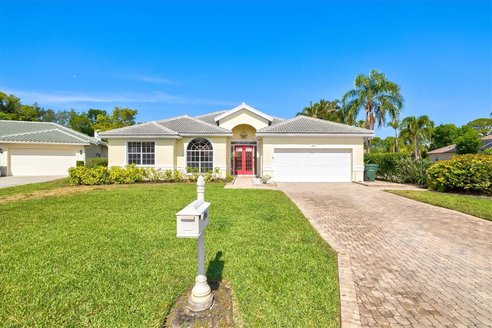 HUNTINGTON POINTE - Residential