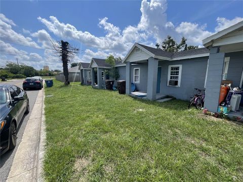 A home in LAKE WALES