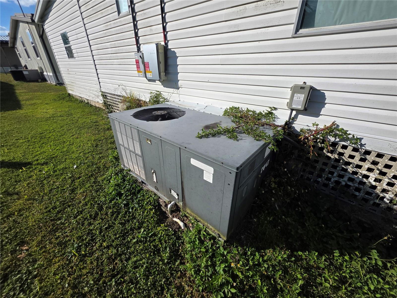 VILLAGE GROVE 01 - Residential