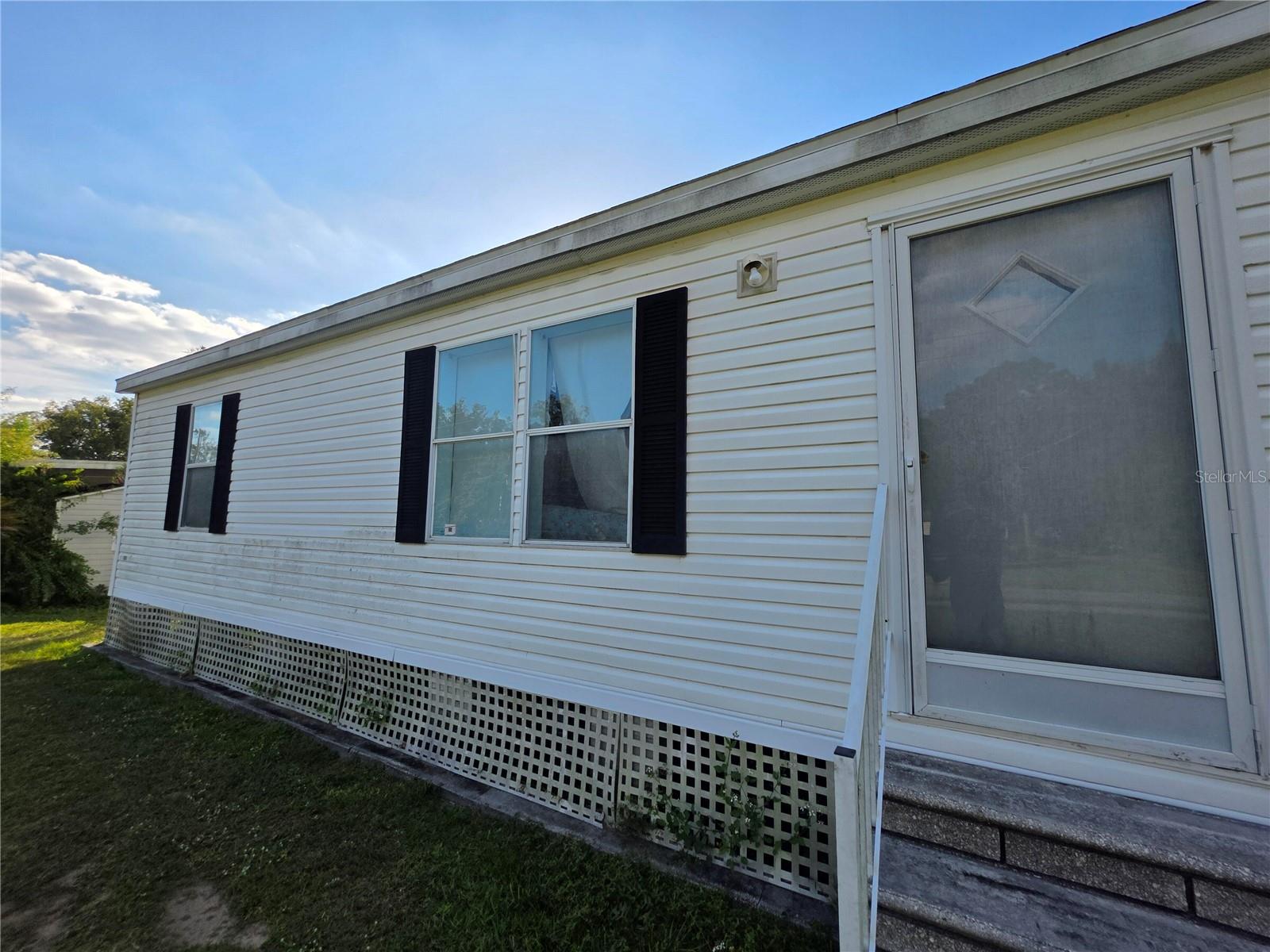 VILLAGE GROVE 01 - Residential