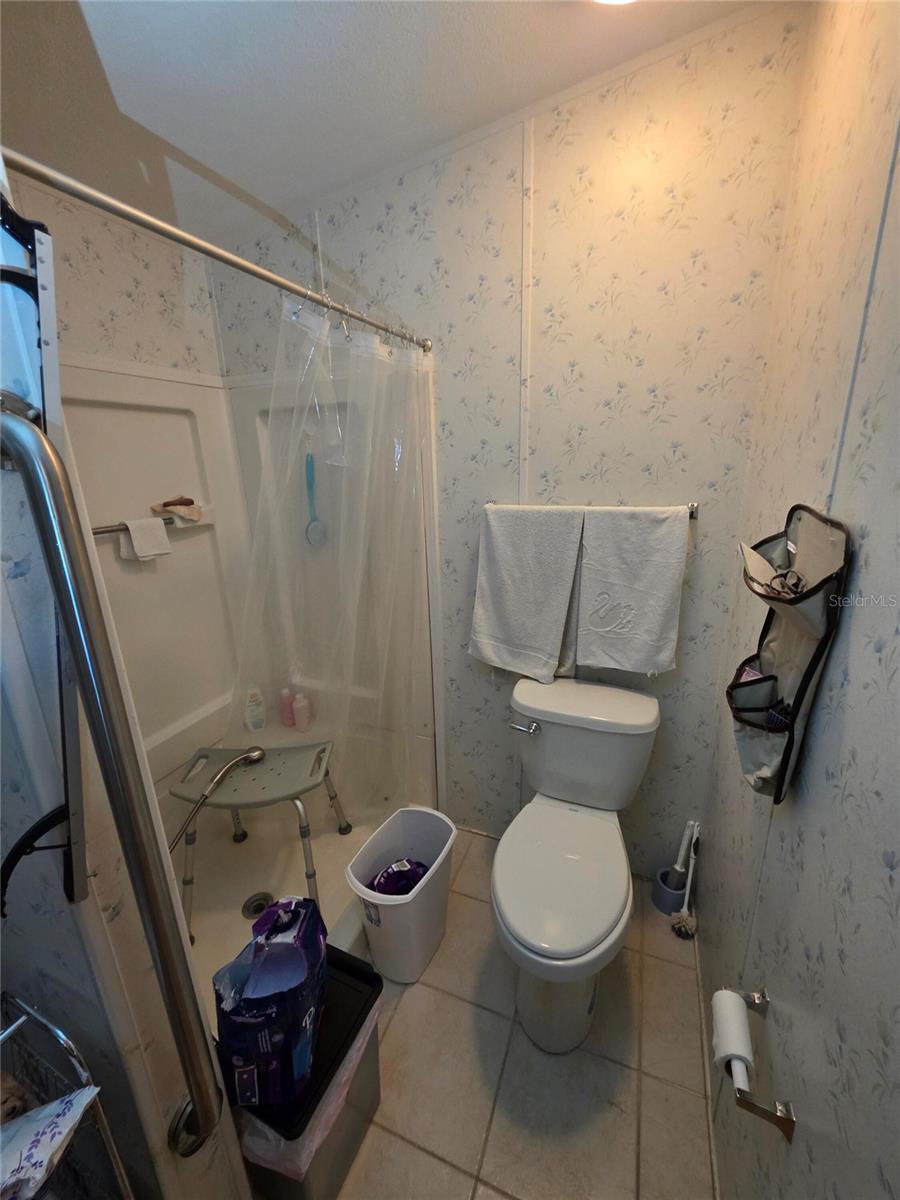 VILLAGE GROVE 01 - Residential