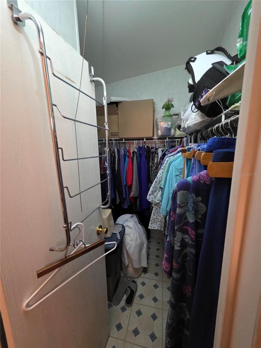 VILLAGE GROVE 01 - Residential