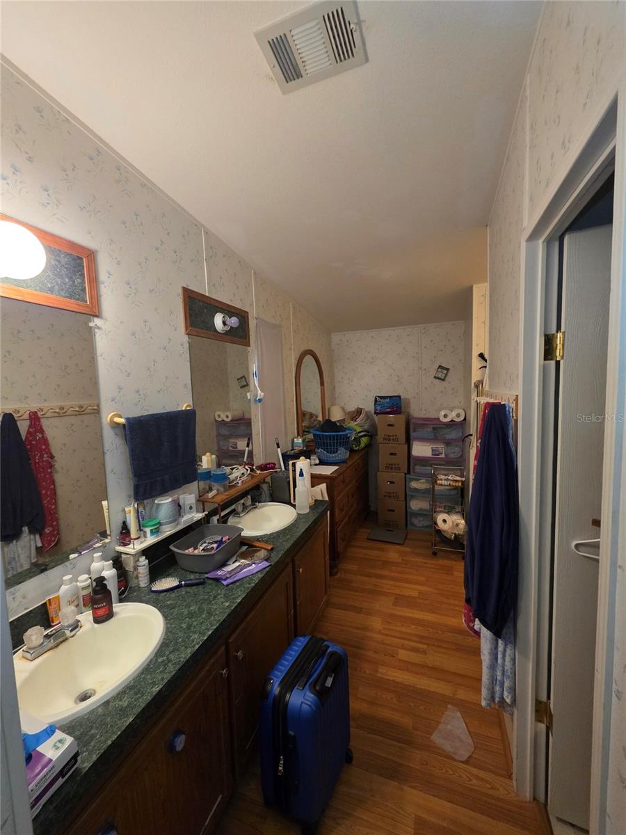 VILLAGE GROVE 01 - Residential