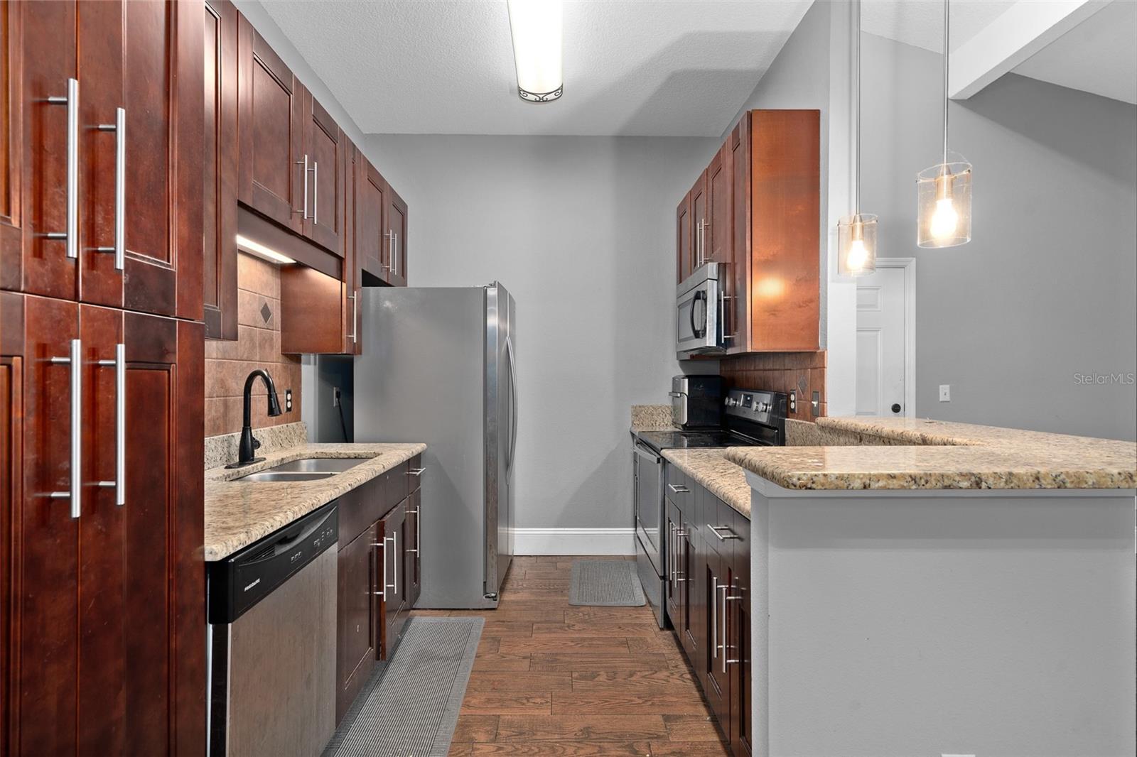 COVE AT PEARL LAKE - Residential