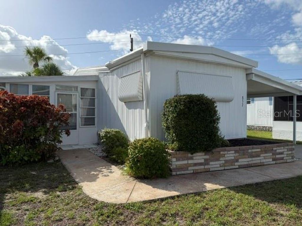 Photo of 857 S Green Circle, Venice, FL 34285 (MLS # N6145079)