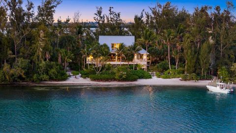 Photo of 7143 La Lenaire Drive, Longboat Key, FL 34228 (MLS # A4694196)