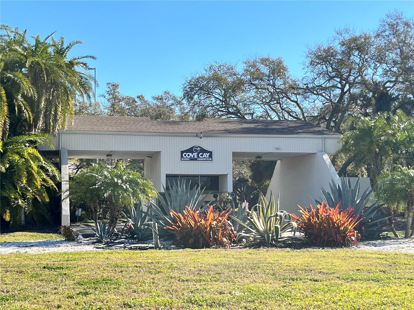 1000 COVE CAY DRIVE 5E