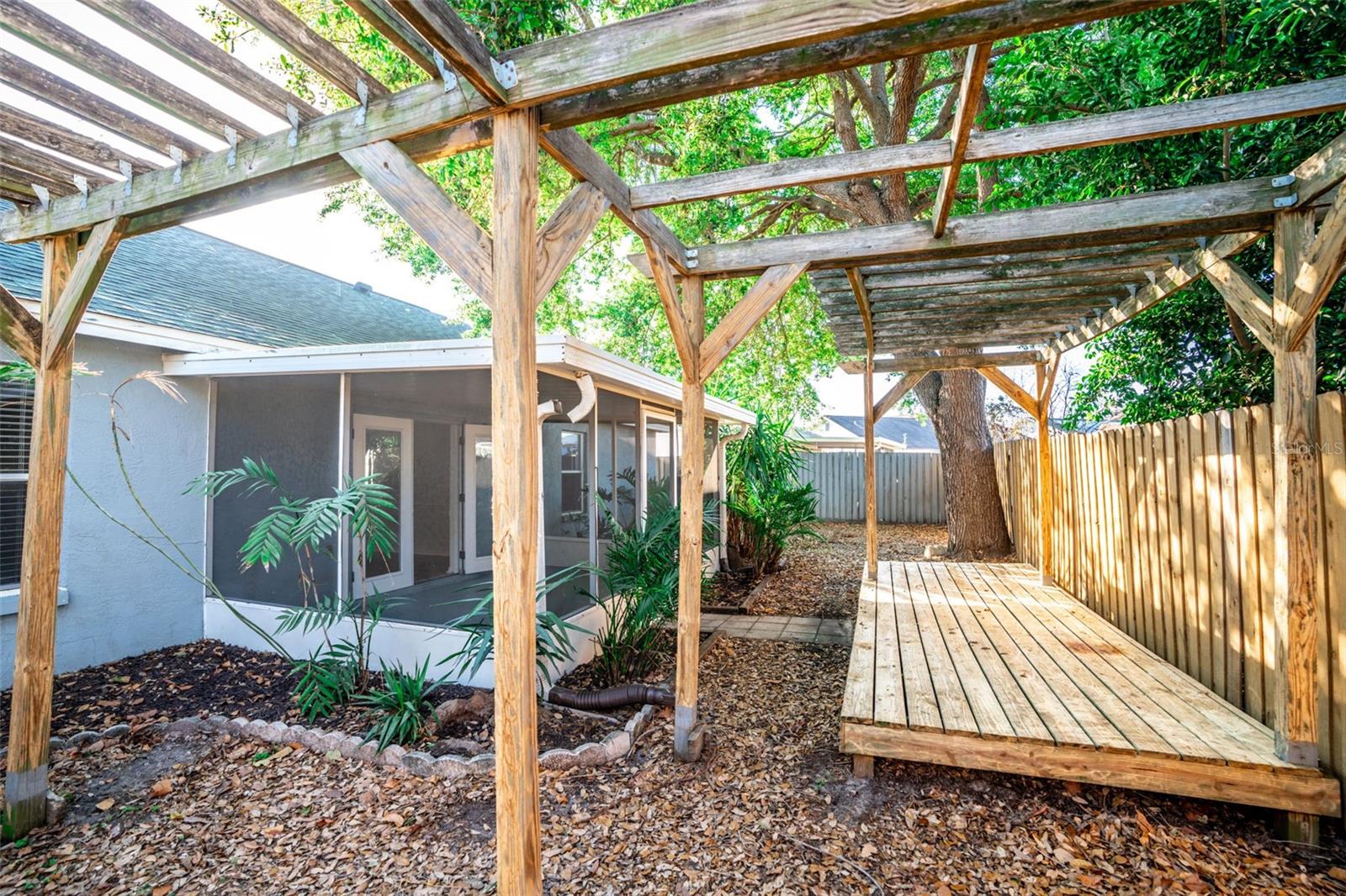 LOOKOUT PLACE - Residential