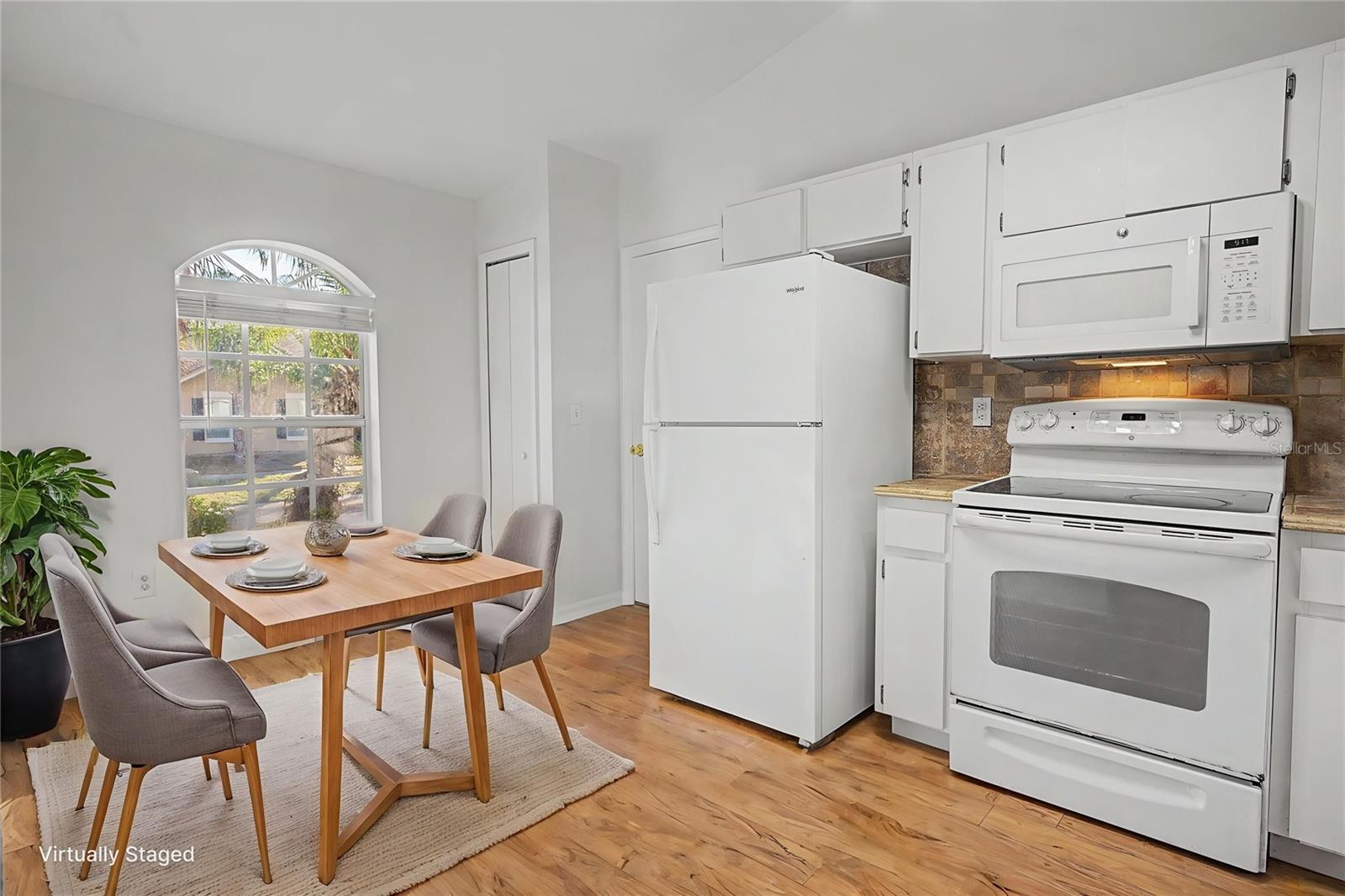 LOOKOUT PLACE - Residential