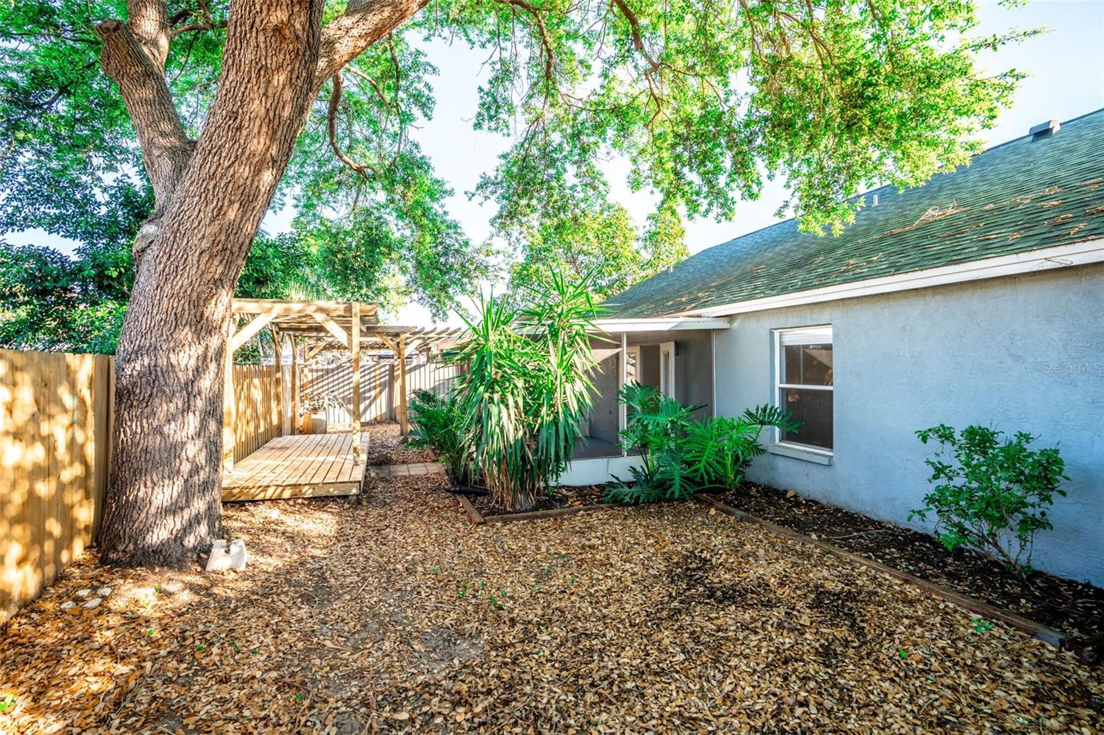 LOOKOUT PLACE - Residential