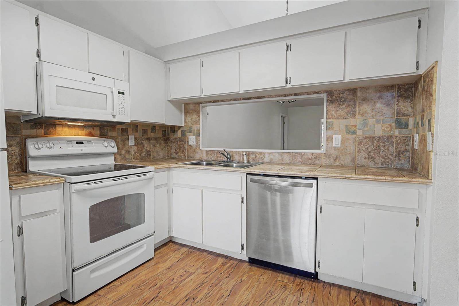 LOOKOUT PLACE - Residential