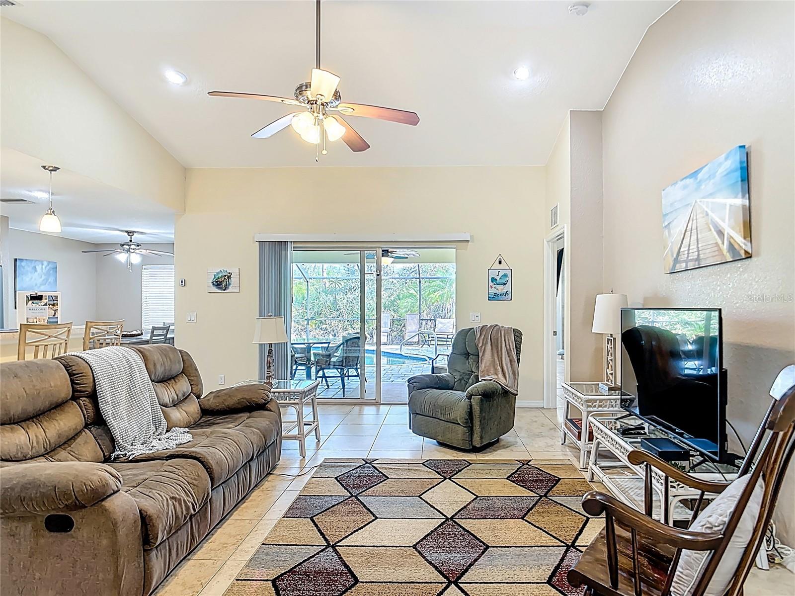 ROTONDA LAKES - Residential