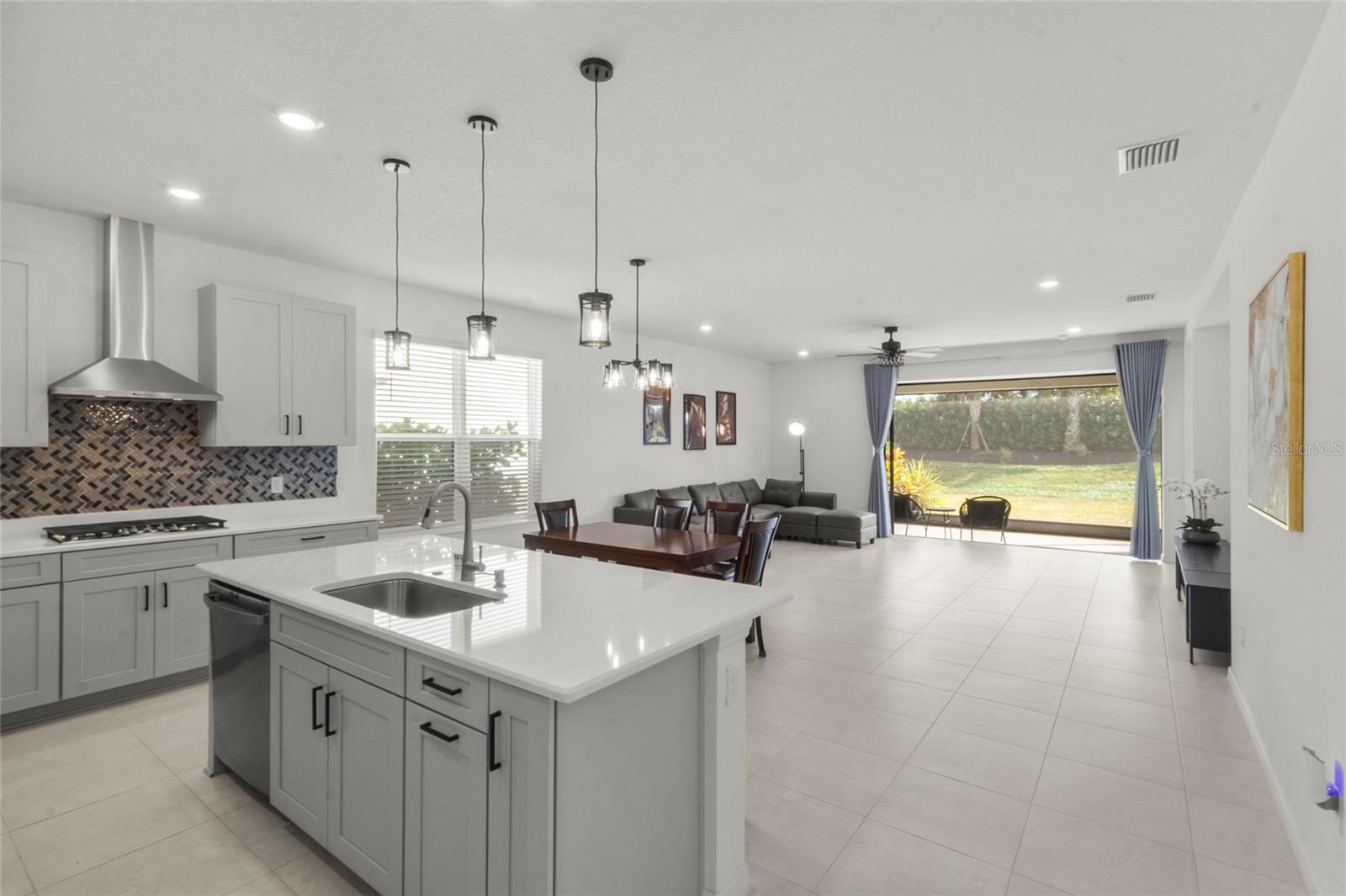 PARK EAST AT AZARIO - Residential