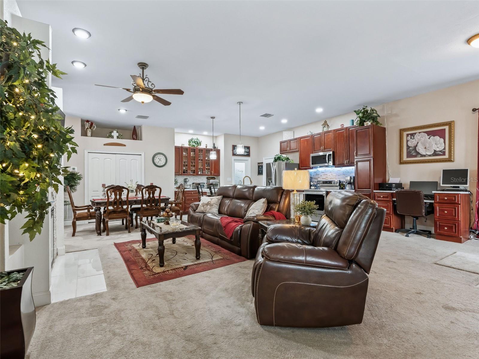 RIDGE MANOR - Residential