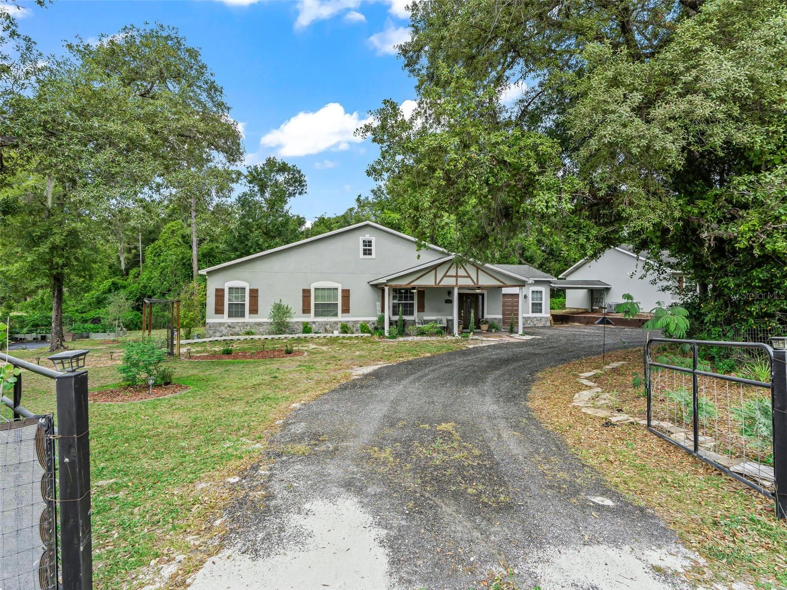 RIDGE MANOR - Residential