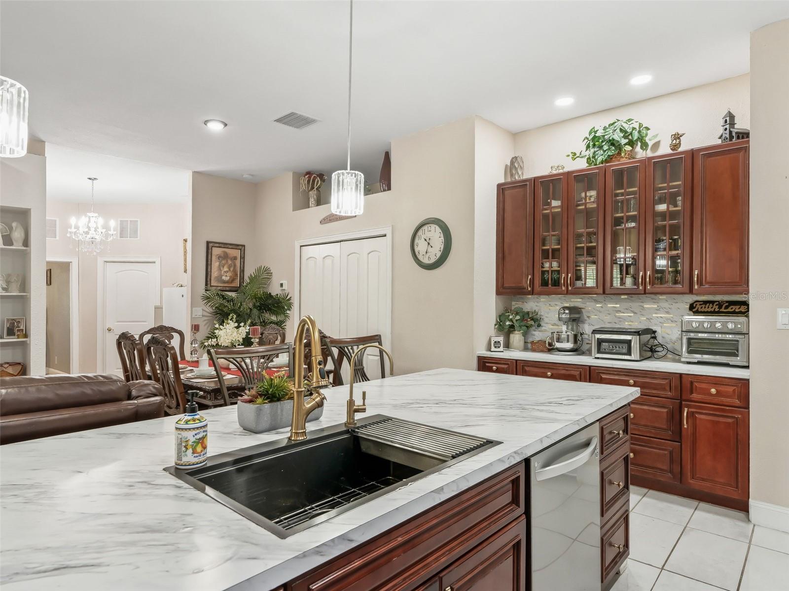 RIDGE MANOR - Residential