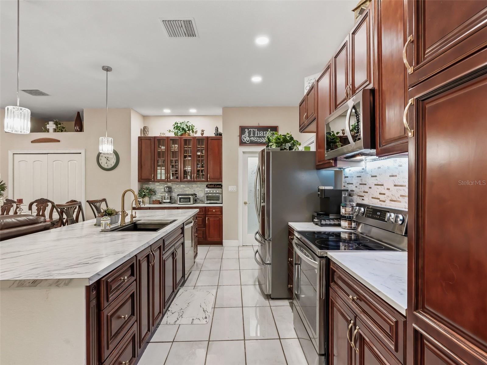 RIDGE MANOR - Residential