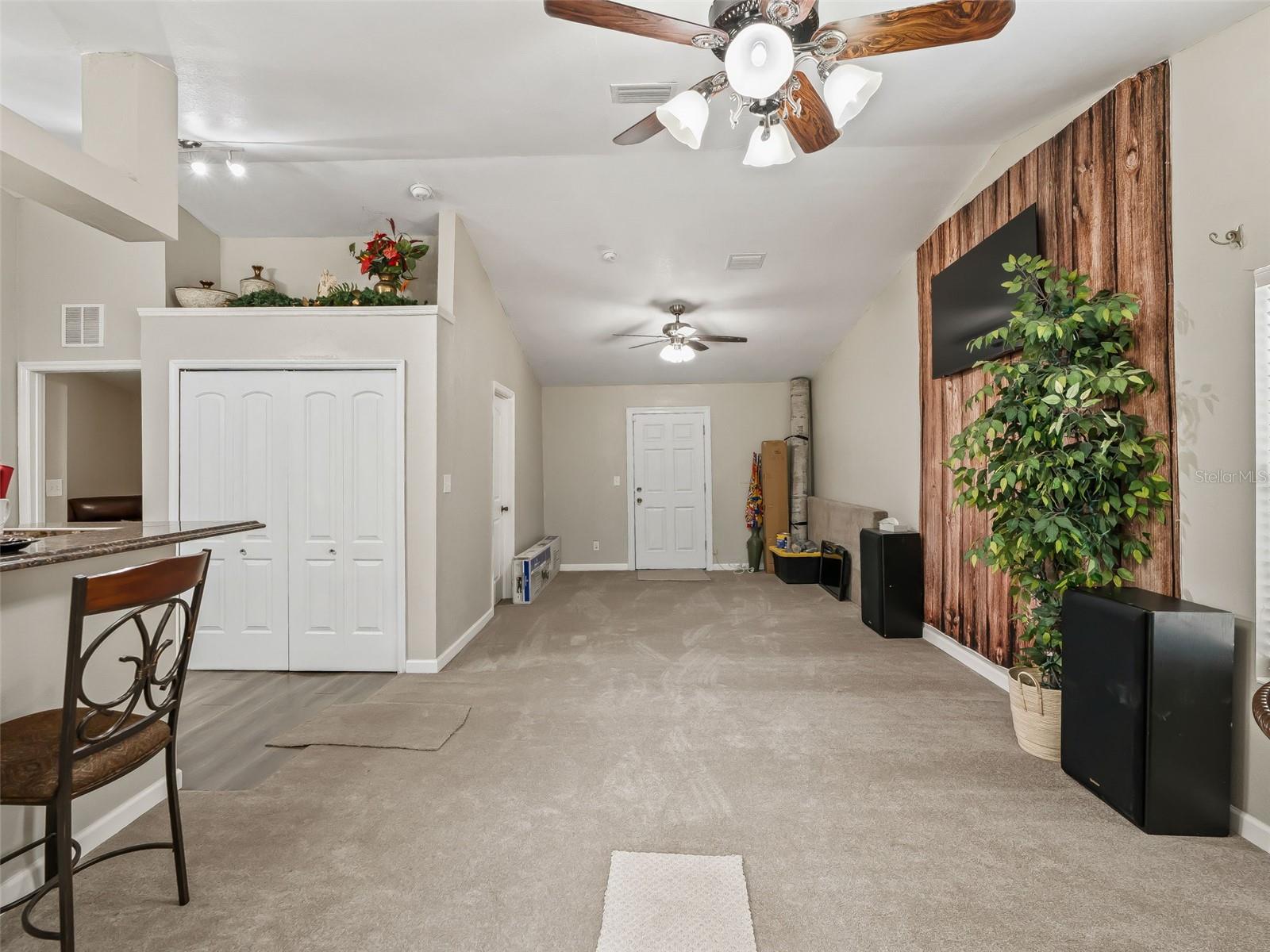RIDGE MANOR - Residential