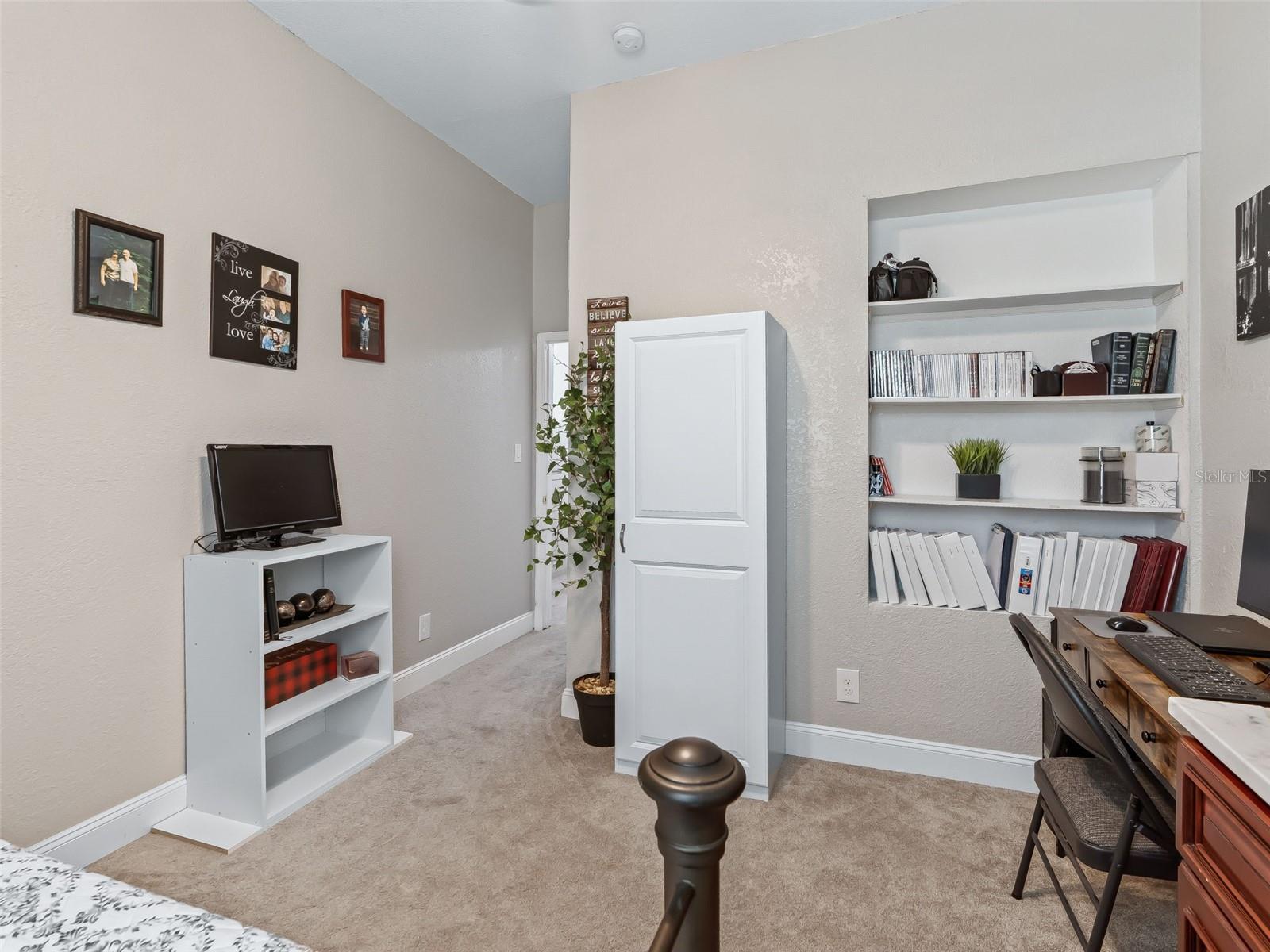 RIDGE MANOR - Residential