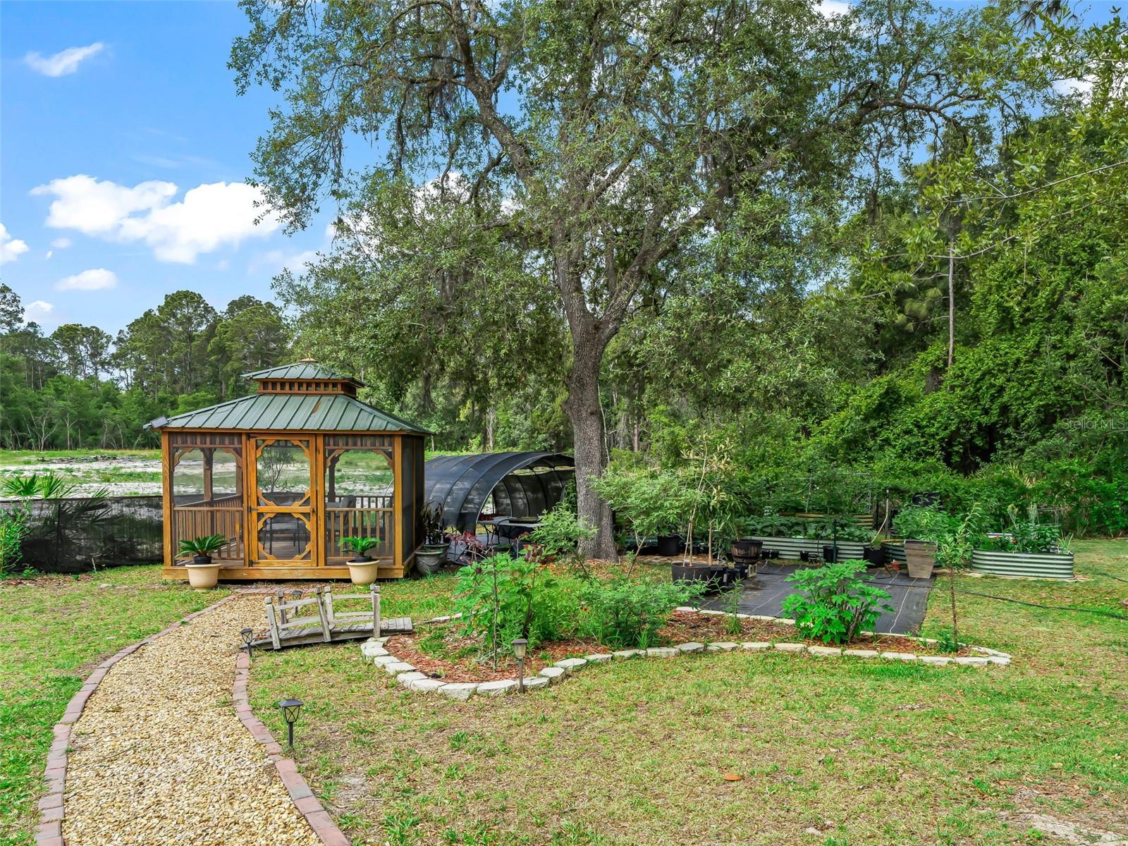 RIDGE MANOR - Residential